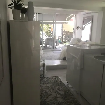Holiday home Little White House *